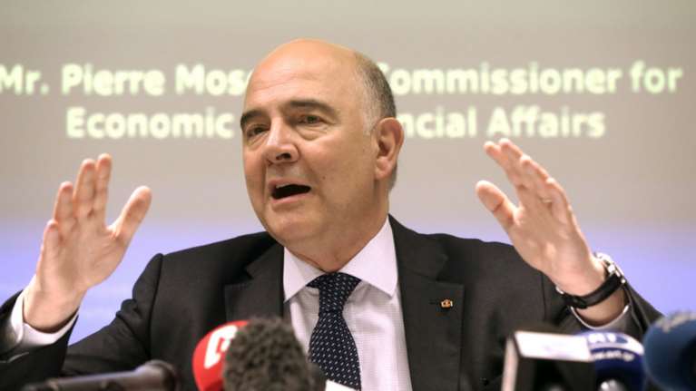 Μήνυμα Μοσκοβισί προς Αθήνα: Συνεχίστε να κάνετε... πετάλι