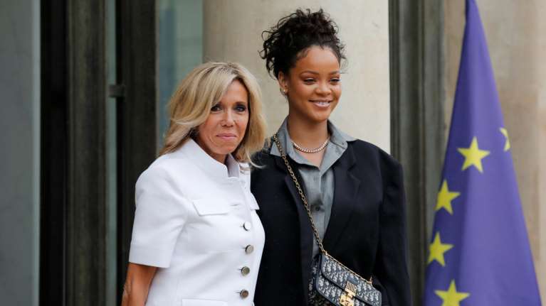 Όταν η Ριάννα συνάντησε τη Μπριζίτ Μακρόν στο Ελιζέ - Εικόνες και βίντεο
