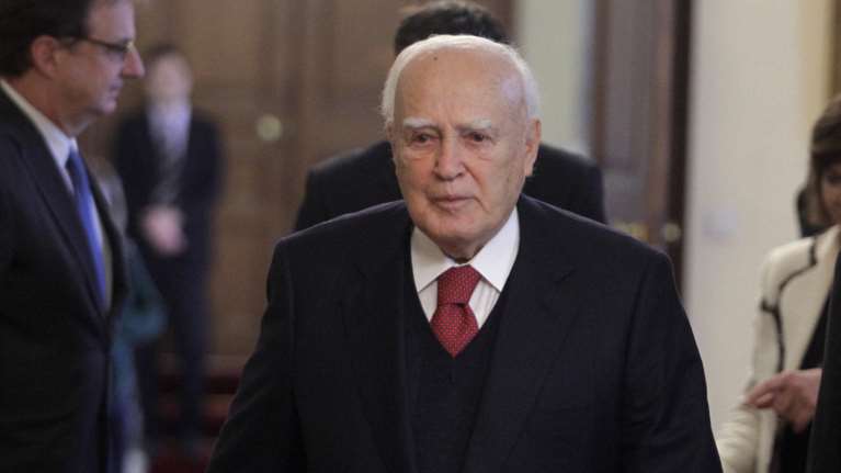 Εξιτήριο από το νοσοκομείο πήρε ο Κάρολος Παπούλιας