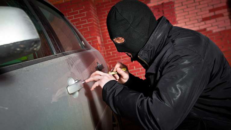 Επτά κλοπές και μια απόπειρα από δύο Ελληνες στο Ηράκλειο