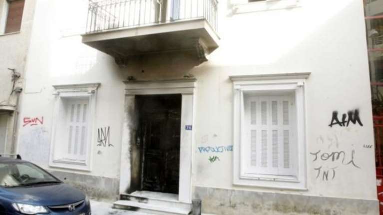 Νέα επίθεση με μολότοφ στο σπίτι του Φλαμπουράρη - για 8η φορά