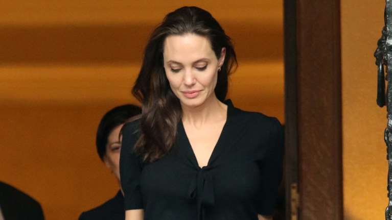 Ποιοι και γιατί κατηγορούν την Αντζελίνα Τζολί