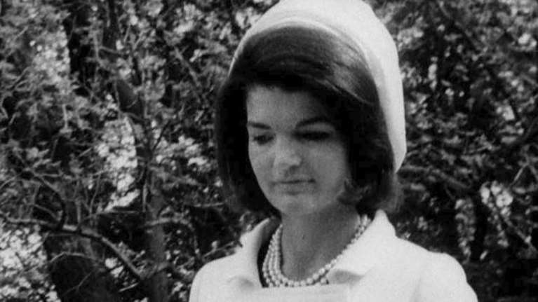 Ο άγνωστος έρωτας της Τζάκι Κένεντι-Ωνάση και η επανασύνδεση στο διαμέρισμα λίγο πριν τον θάνατό της