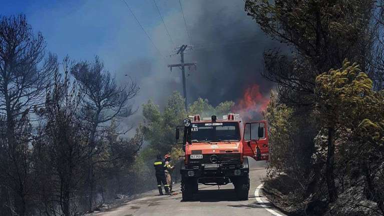 Υπό έλεγχο η μεγάλη πυρκαγιά στις Σπέτσες [ΕΙΚΟΝΕΣ]