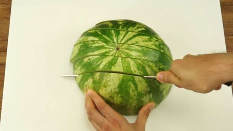 Χίλιοι και ο ΕΝΑΣ &amp;  μοναδικός τρόπος να κόψεις το καρπούζι video