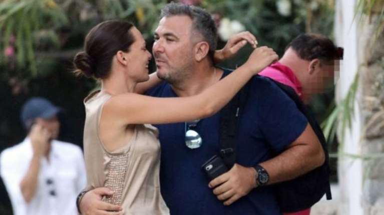 Τα φιλιά Ρέμου-Μπόσνιακ στα σοκάκια της Μυκόνου [εικόνες]