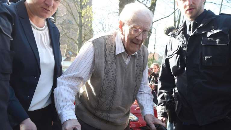 Ο 96χρονος λογιστής του Αουσβιτς οδηγείται στη φυλακή