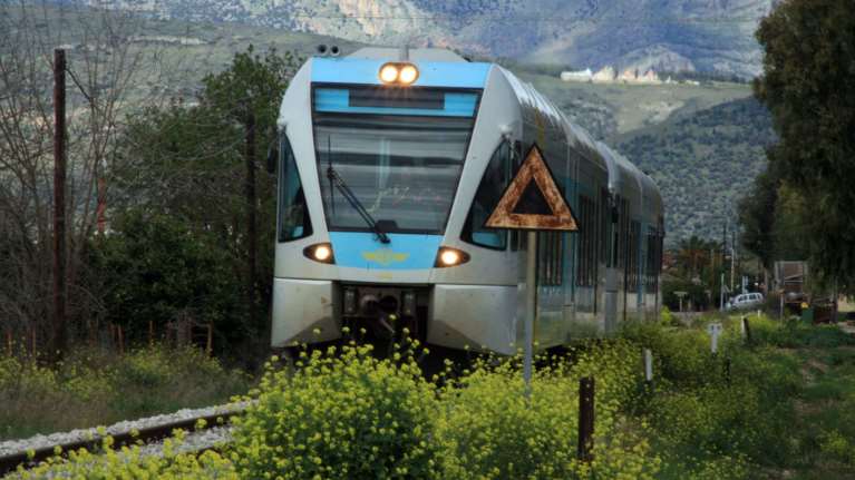 Εκτροχιάστηκε τρένο στη Λάρισα, έκλεισε η γραμμή στον Δομοκό