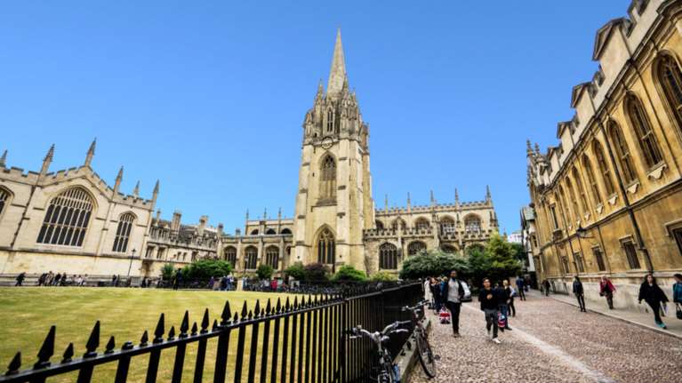 Βρετανικά πανεπιστήμια κατά Μέι για τις συνέπειες του Brexit