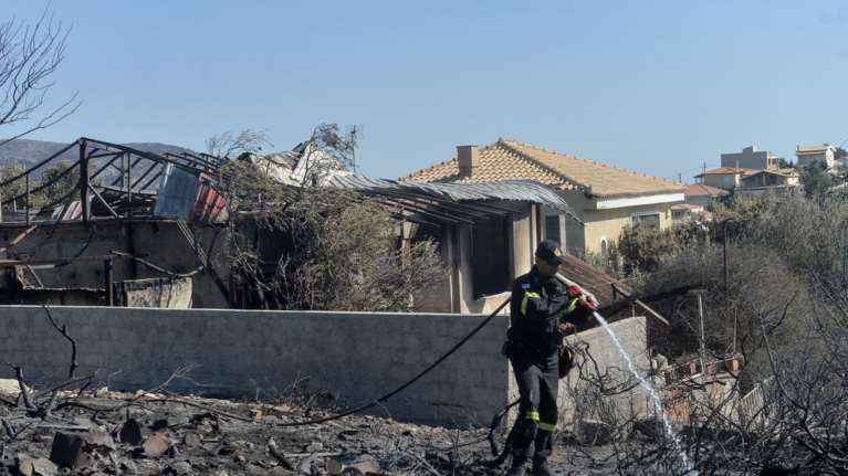 Σε ύφεση η φωτιά στο Λαγονήσι - Κάηκε ολοσχερώς ένα σπίτι