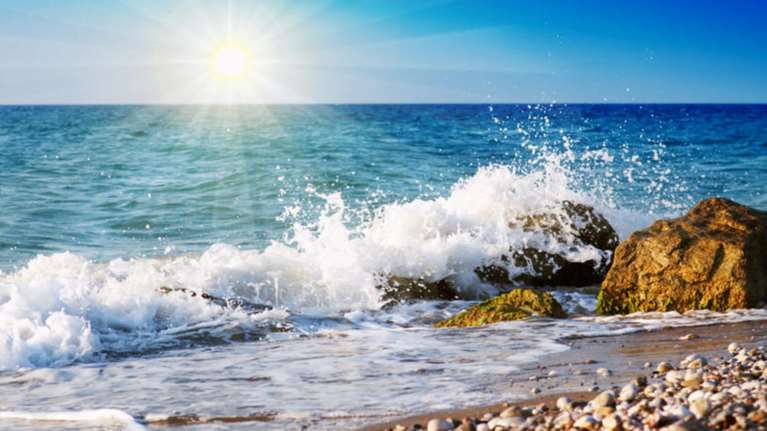 Kαιρός: Ζέστη με ισχυρούς ανέμους στο Αιγαίο