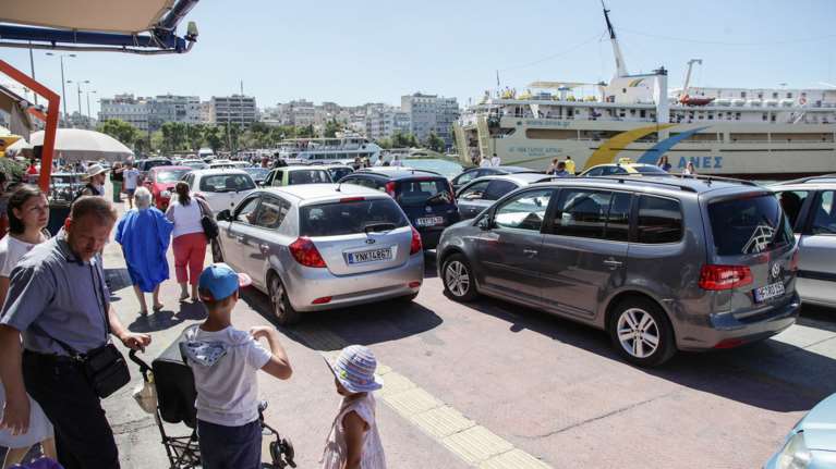 Κυκλοφοριακό κομφούζιο στον Πειραιά, επιβάτες έχασαν τα πλοία