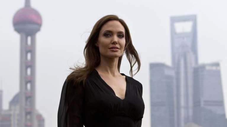 «Χαστούκι» στην Αντζελίνα Τζολί από το περιοδικό Vanity Fair