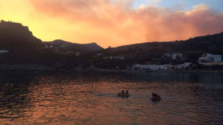 Ολονύκτια μάχη με τις φλόγες στα Κύθηρα, εκκενώθηκε οικισμός