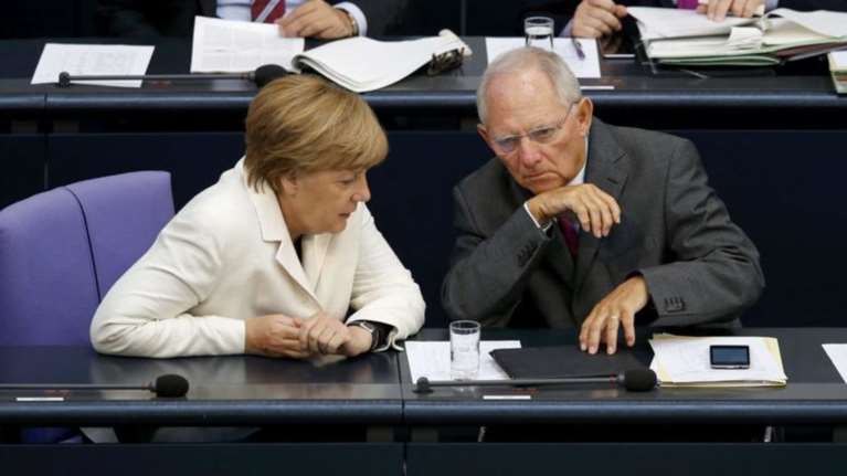 Spiegel: Γιατί η Μέρκελ απέσυρε το σχέδιο Σόιμπλε για Grexit