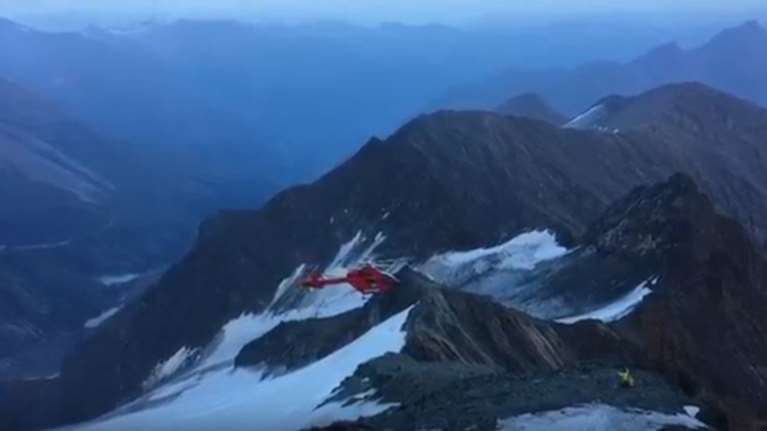 Ελικόπτερο συντρίβεται στις Άλπες και κανείς δεν χάνει τη ζωή του!Βίντεο