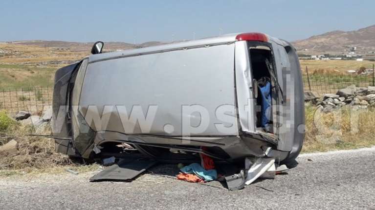 Τουριστικό λεωφορείο συγκρούστηκε με ΙΧ στην Πάρο - Φωτογραφίες