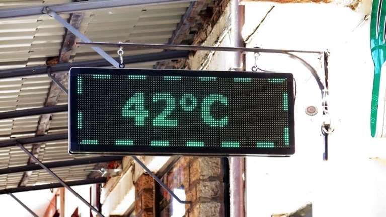 Έξι κλιματιζόμενες αίθουσες στην Αθήνα για τον καύσωνα