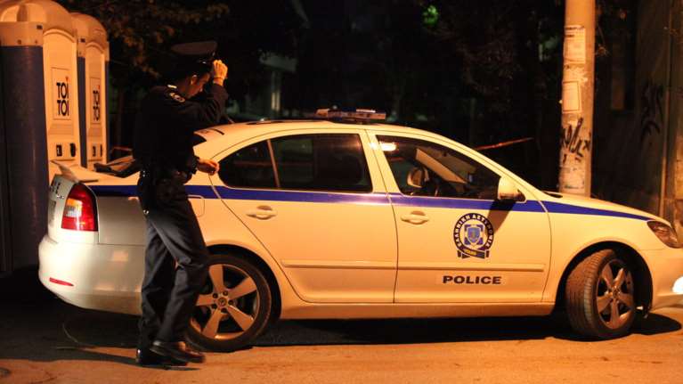 Άγρια συμπλοκή με σιδερολοστούς στη Λαμία - Χτυπούσαν στα τυφλά