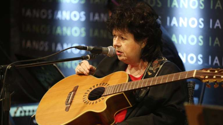 Σύσσωμη η πολιτική ηγεσία αποχαιρετά την Αρλέτα [εικόνες]