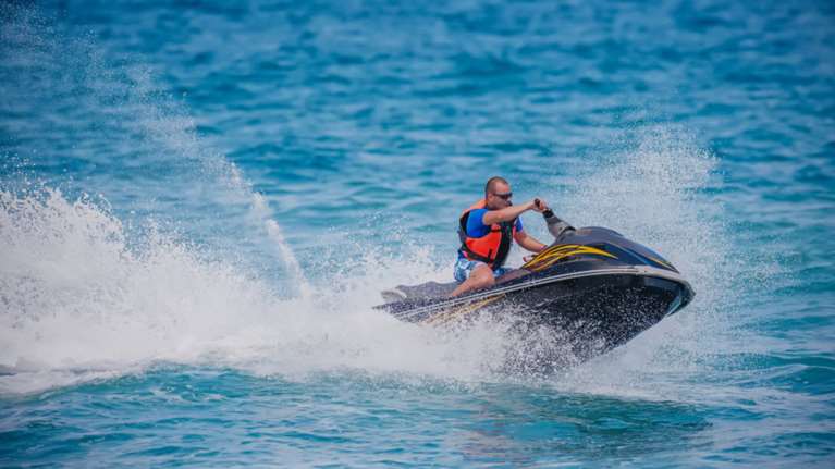 Τζετ σκι τραυμάτισε ψαροντουφεκά - Αναζητείται ο χειριστής του