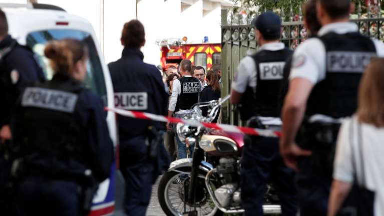 Όχημα έπεσε πάνω σε γάλλους στρατιώτες στο Παρίσι, έξι τραυματίες (ΒΙΝΤΕΟ)