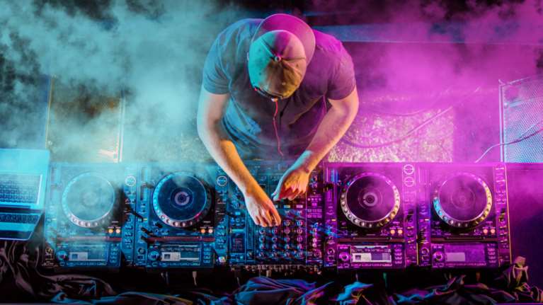 Αυτός είναι ο πιο ακριβοπληρωμένος dj στον κόσμο