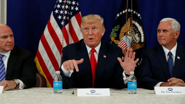 Τραμπ: Είμαστε έτοιμοι και οπλισμένοι απέναντι στην Β. Κορέα