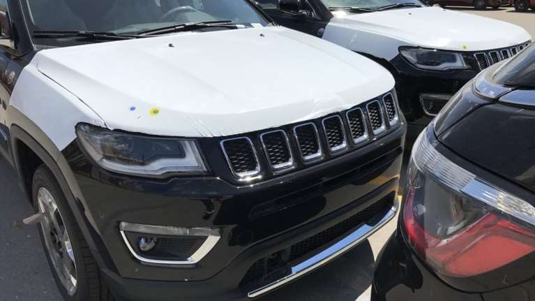 Βρήκαμε τα πρώτα Jeep Compass στο τελωνείο του Πειραιά
