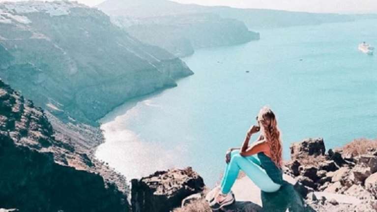 Η blogger από τη Γερμανία που λατρεύει Ζάκυνθο και Σαντορίνη (ΦΩΤΟ)