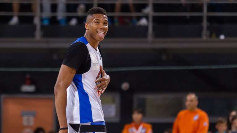 Στο λεωφορείο της γραμμής 608 ο Αντετοκούνμπο [φωτό]