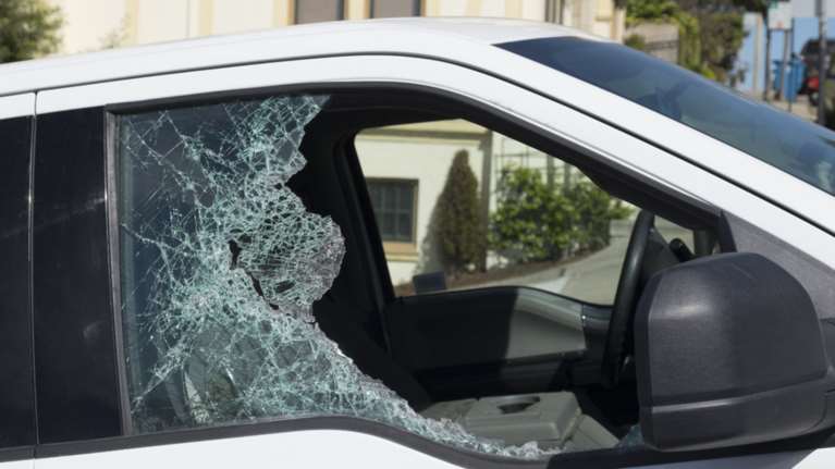 Είχαν ρημάξει τα αυτοκίνητα λουόμενων στη Χαλκιδική