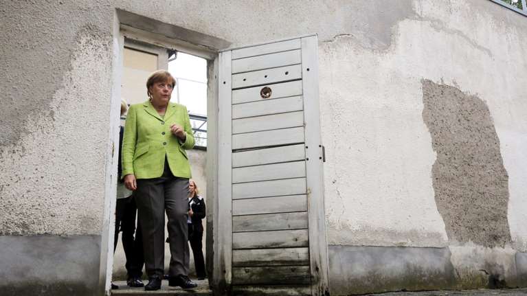 Μέρκελ: Η Ελλάδα έπρεπε να αντιμετωπιστεί σκληρά