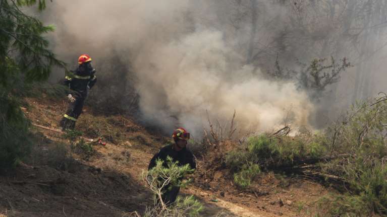 Δύο μέτωπα στην Αμαλιάδα, αναζωπυρώσεις στη Ζάκυνθο