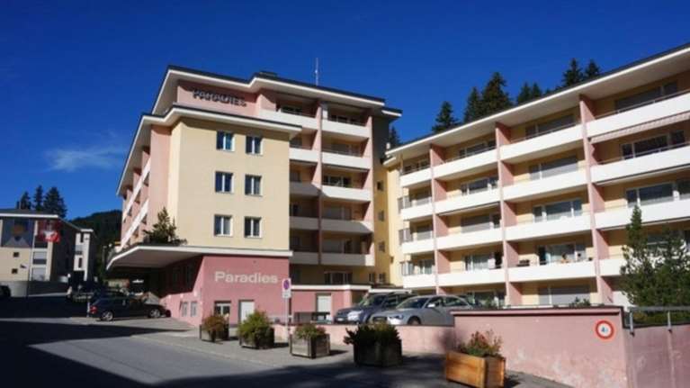 Ζήτησε από Εβραίους πελάτες να κάνουν ντους πριν την πισίνα!