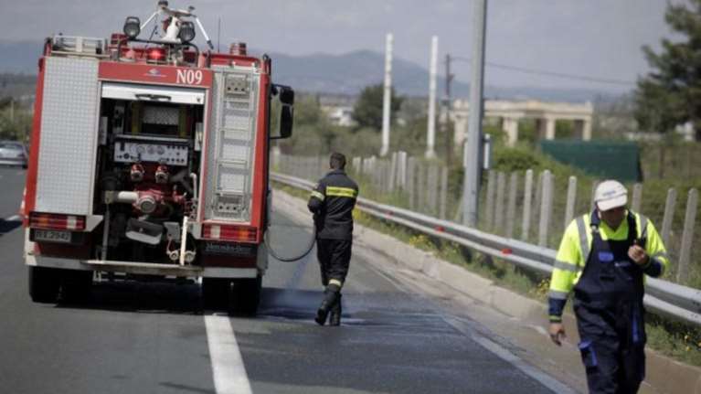 Πυρκαγιά σε λεωφορείο στην Bαρυμπόμπη -φωτό από το σημείο