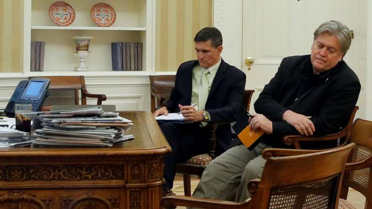 Ο κύβος ερρίφθη: Ο Τραμπ απέλυσε και τον Στίβεν Μπάνον!