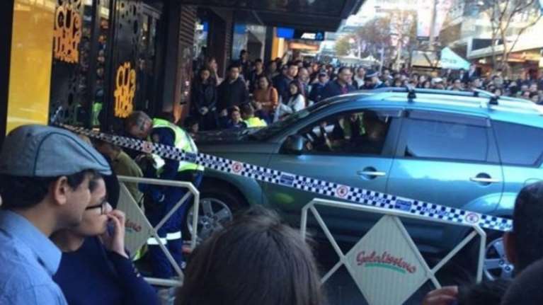 Συναγερμός στο Σίδνεϊ: Αμάξι έπεσε σε πεζούς -  6 τραυματίες