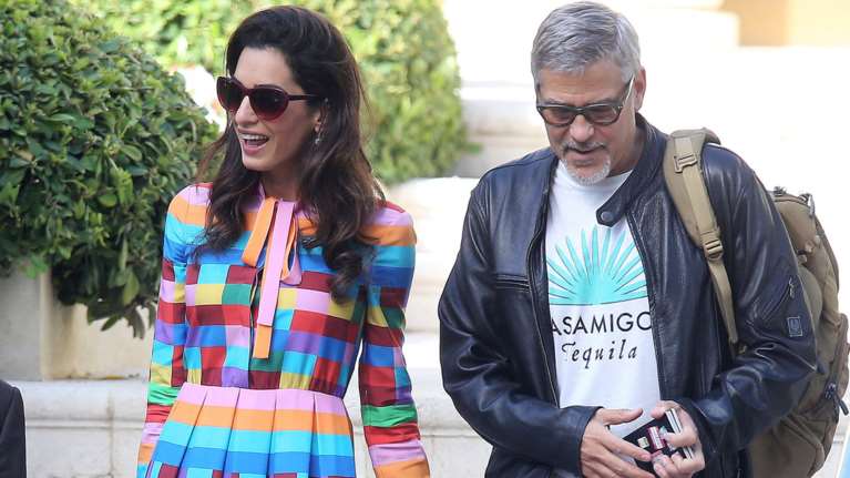 Αμάλ και Τζορτζ Κλούνεϊ αναμετρήθηκαν στο τένις με ασορτί ντύσιμο [Εικόνες]