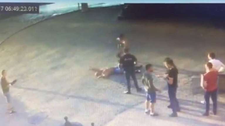 Ξυλοκόπησαν μέχρι θανάτου ρώσο αρσιβαρίστα - Σκληρό βίντεο