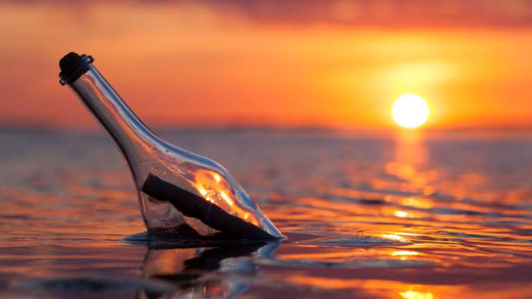 Βρήκαν σε παραλία στη Γάζα μπουκάλι με γράμμα από τη Ρόδο!