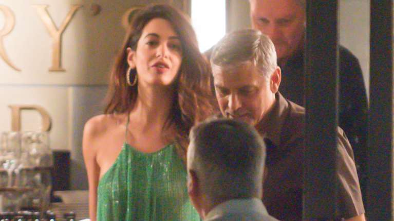 Αμάλ Κλούνεϊ: Ελαμψε με ημιδιάφανο φόρεμα δύο μήνες μετά τη γέννα [Εικόνες]