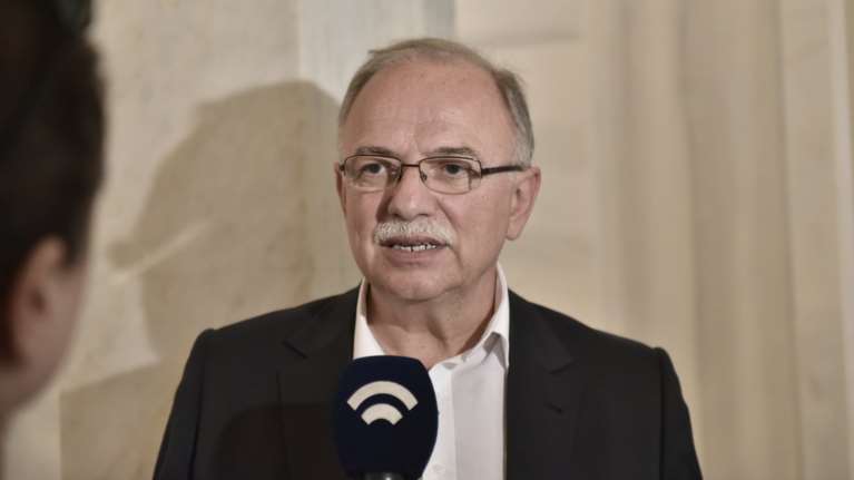 Το ...βρήκε ο Παπαδημούλης: Ενοχλεί η στήριξη Μακρόν σε Τσίπρα