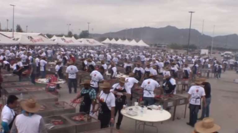 45.000 ψησταριές στο μεγαλύτερο μπάρμπεκιου του κόσμου -βίντεο