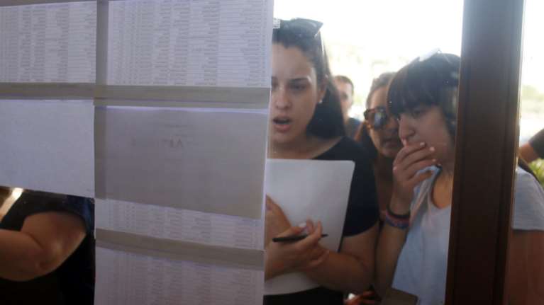 Βάσεις Εισαγωγής-Πανελλήνιες: Αγωνία-τέλος για τους υποψηφίους σε ΑΕΙ - ΤΕΙ