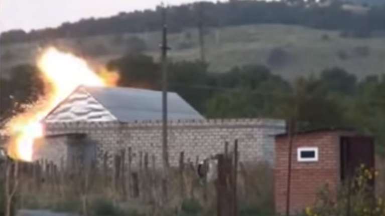 Βίντεο-σοκ: Τρομοκράτες ανατινάζονται για να μην παραδοθούν!