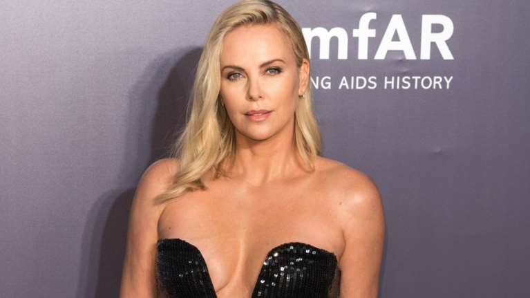 Στα χνάρια της Τζολί η Θερόν: Αφήνει τον γιο της να ντύνεται κορίτσι [φωτο]