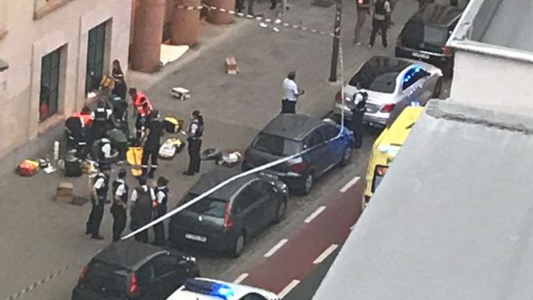 Άνδρας επιτέθηκε με ματσέτα σε δύο στρατιώτες στις Βρυξέλλες