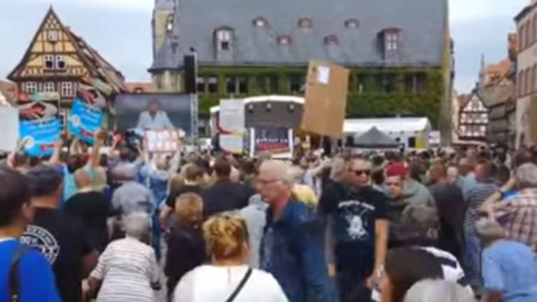 Αποδοκιμασίες ΑfD σε προεκλογική ομιλία της:«Μέρκελ φύγε-Είσαι ψεύτρα»