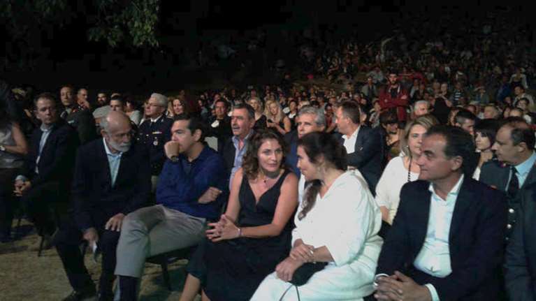 Σε συναυλία στις Πρέσπες Τσίπρας-Περιστέρα - Νέες επαφές πριν την επιστροφή